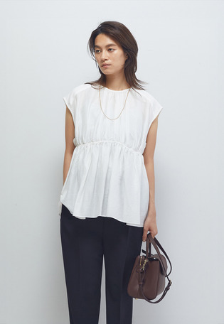 ギャザーネックブラウス