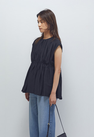 ギャザーネックブラウス