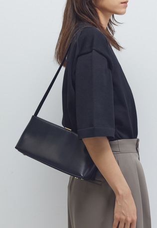 ＜PUNTI（プンティ）＞“PORTRAIT-ONE SHLD”ワンハンドルバッグ