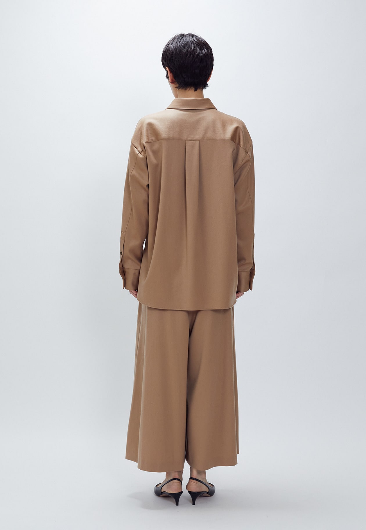 【極美品】 プルミエアロンディスモン 23AW ウールサテンシャツワンピース 黒 ウールサテンシャツ】｜1er Arrondissement（プルミエ アロン