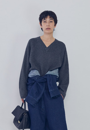 ウールナイロン畦Vネックプルオーバー