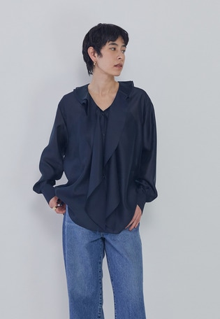 ラッフルＶネックブラウス