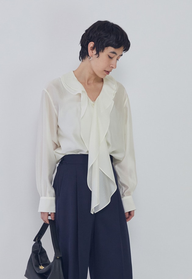 ラッフルＶネックブラウス 詳細画像 Offwhite 1