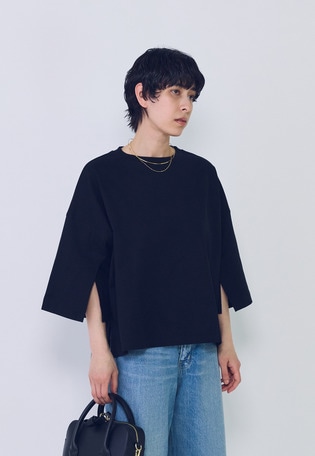 ＜COGTHEBIGSMOKE (コグ ザ ビッグ スモーク)＞“NOELLA”Tシャツ