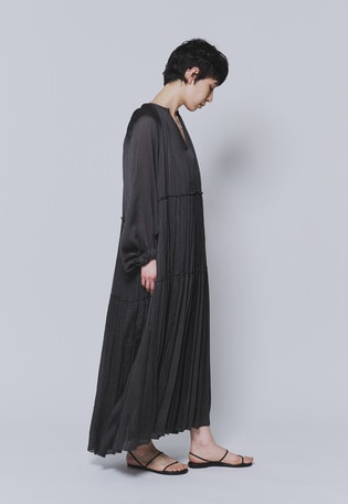 楊柳サテンプリーツワンピース