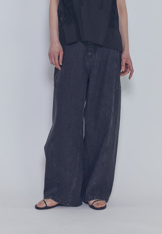 【予約】ブラックデニムカーブパンツ