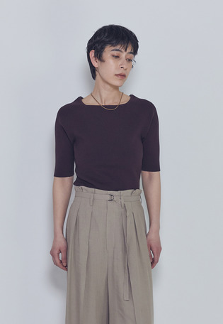 ボートネックハーフスリーブニット